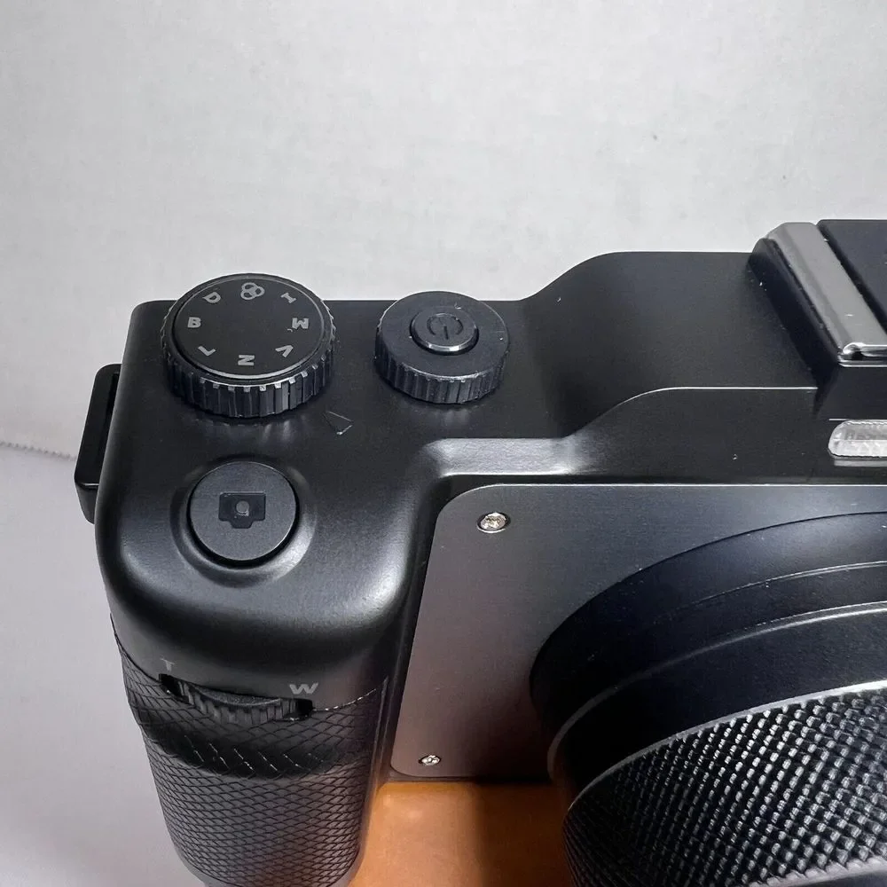 4K Ultra HD camera digital zoom lens 18x. F=2.0mm. F2.2. Records and takes photo